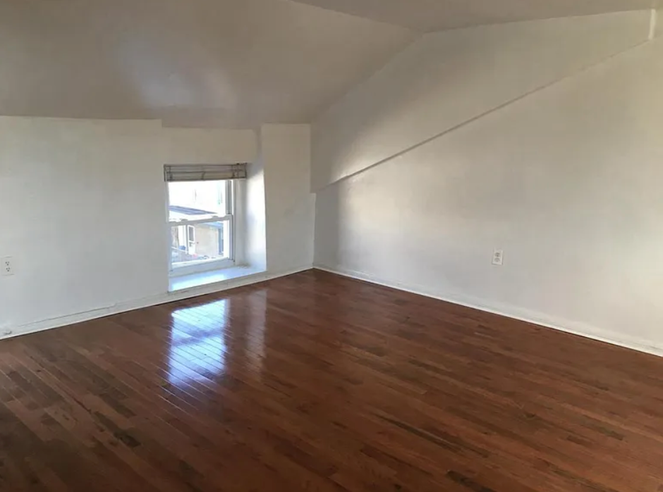 158 Dupont St - Photo 4 of 9