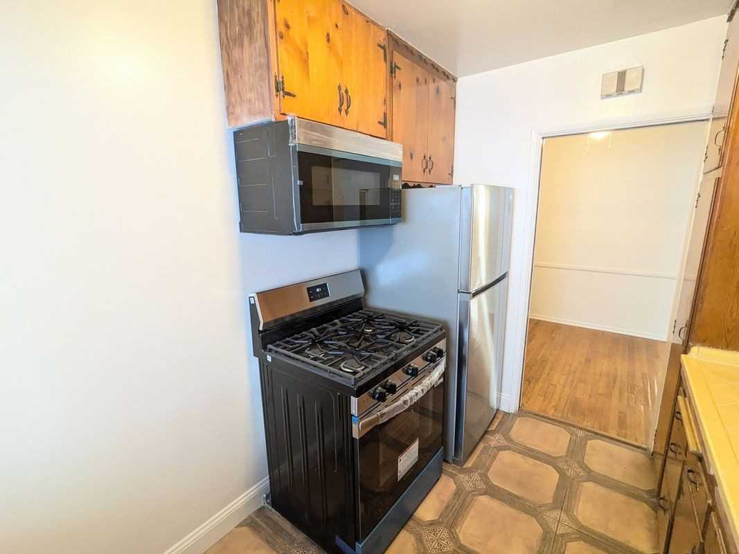 1547 S Orange Grove Ave ##7 - Photo 2 of 14
