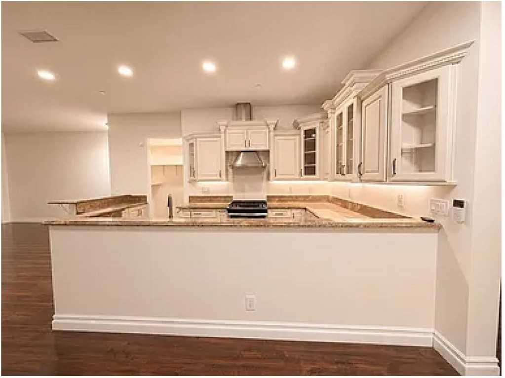 19462 Harding Ln - Photo 2 of 31