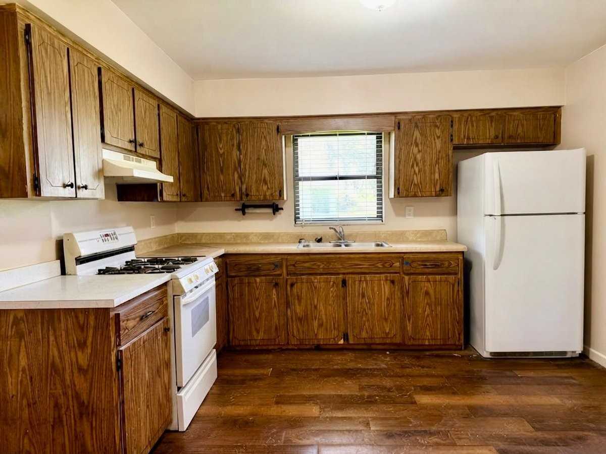 1150 S Deleon Ave - Photo 3 of 15