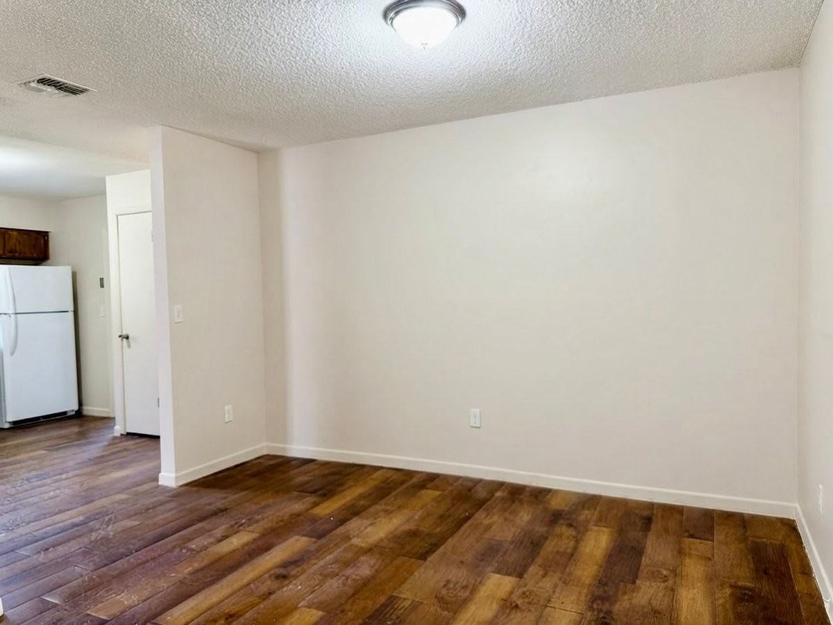 1150 S Deleon Ave - Photo 4 of 15