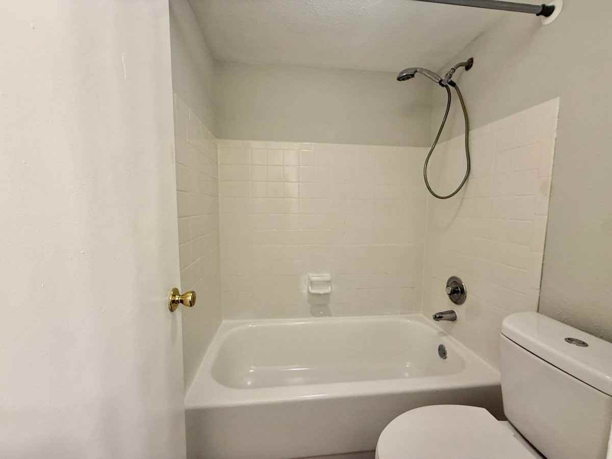 4117 S Semoran Blvd #9 - Photo 6 of 22