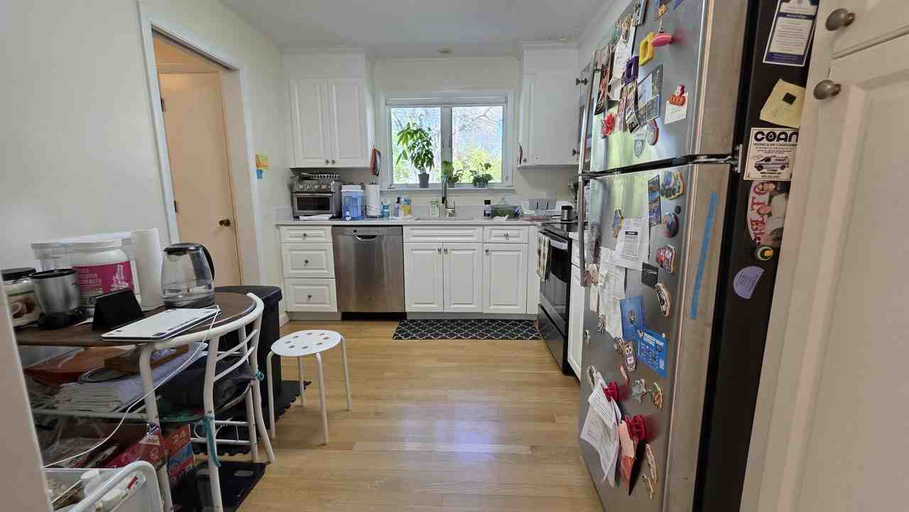 1017 W Roxbury Pkwy - Photo 3 of 8