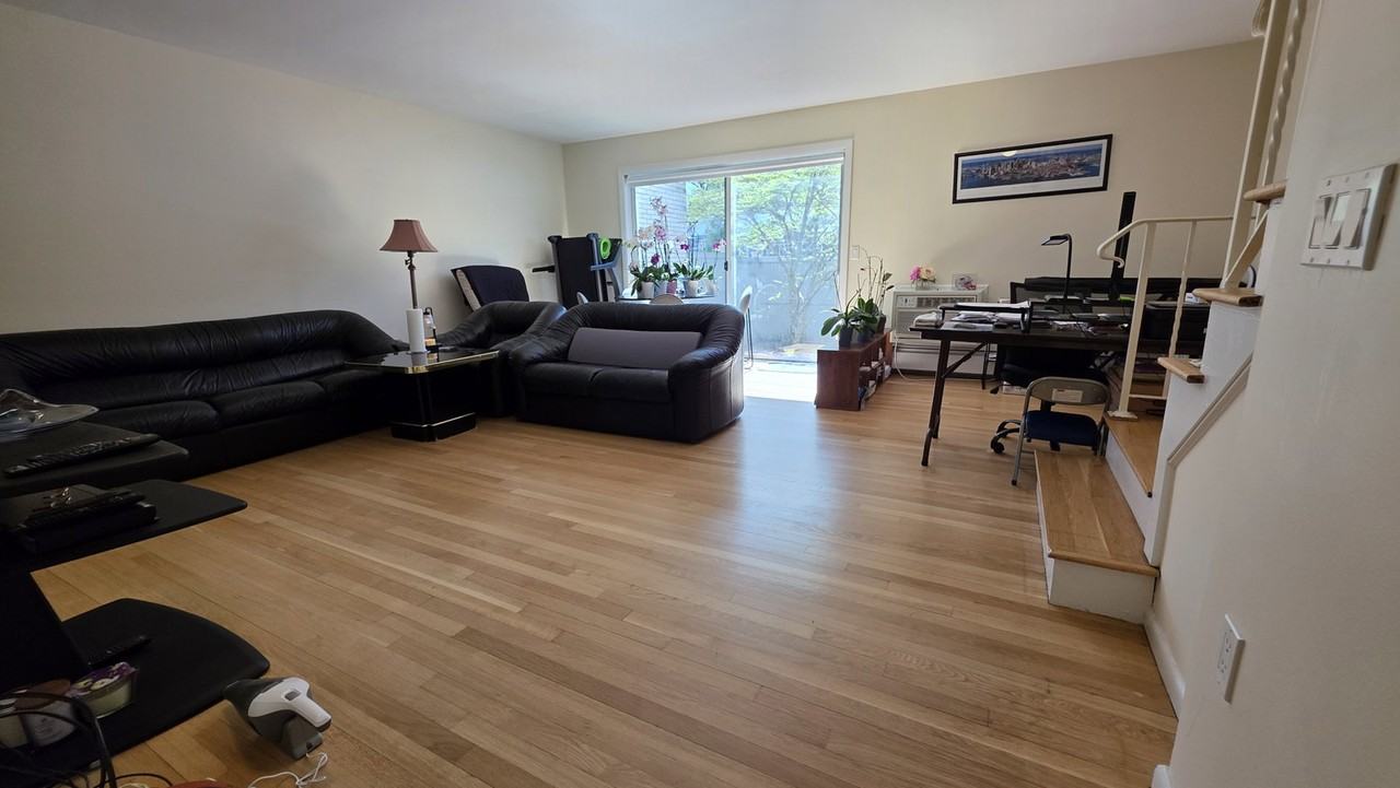 1017 W Roxbury Pkwy - Photo 6 of 8