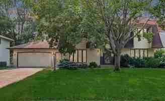 featured image of 5801 W 99th St
