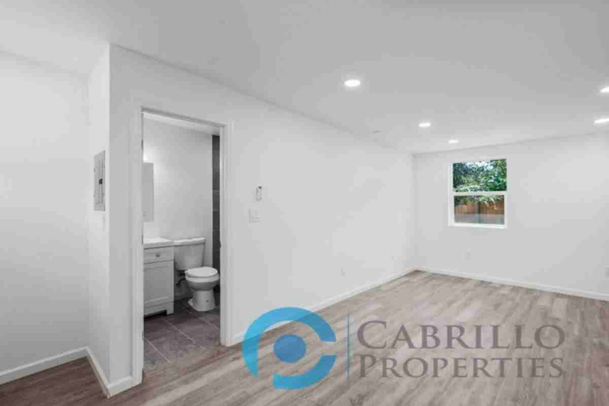 2527 Tuberose St #200 - Photo 6 of 10