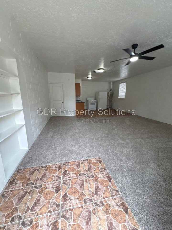 3209 Burton Ave Se #B - Photo 4 of 10