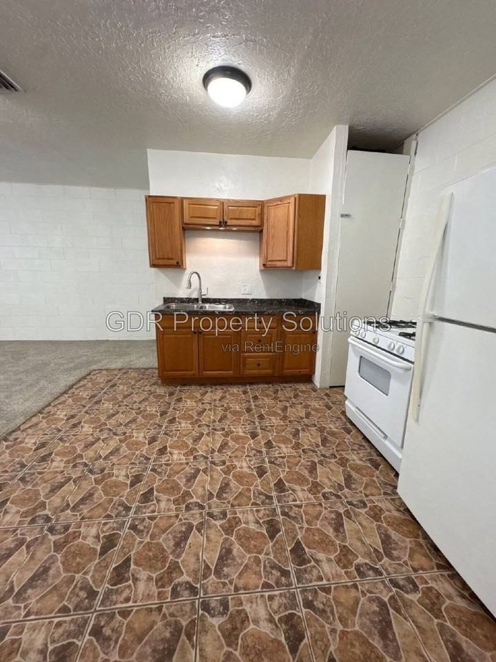 3209 Burton Ave Se #B - Photo 7 of 10