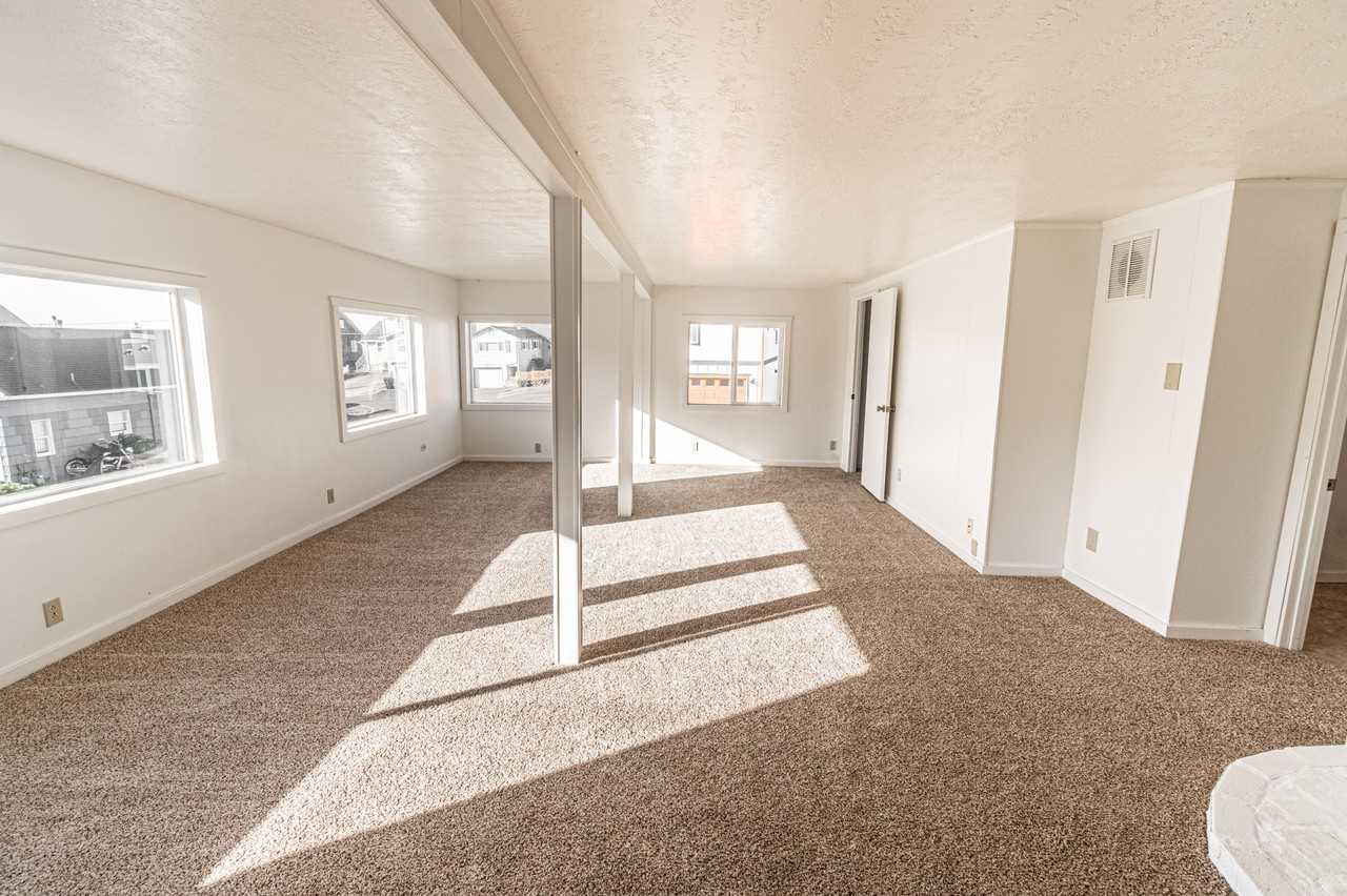 531 Sw 32nd St - Photo 2 of 8