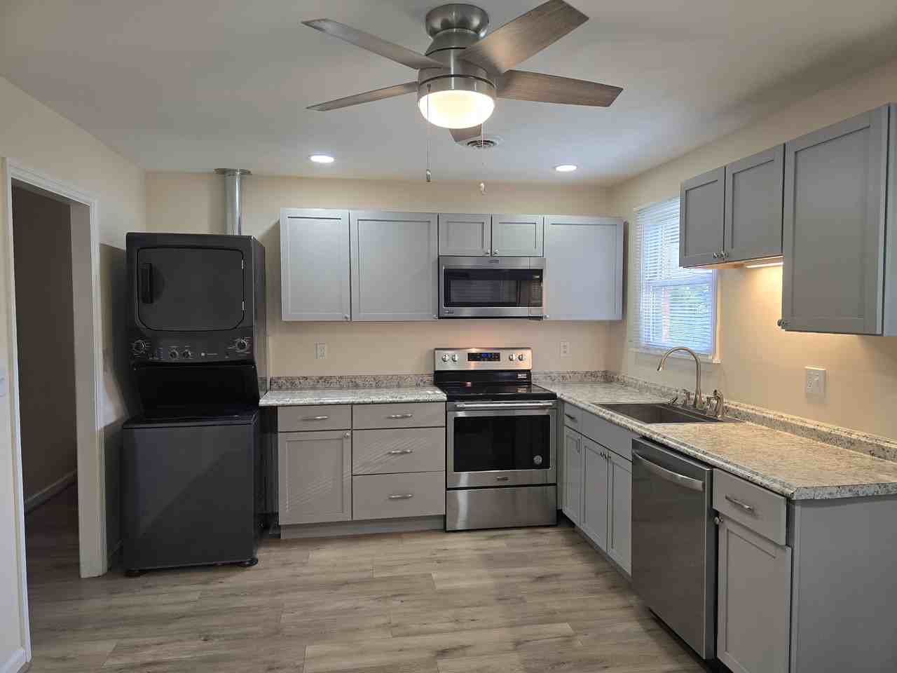 1802 Sussex St - Photo 2 of 27
