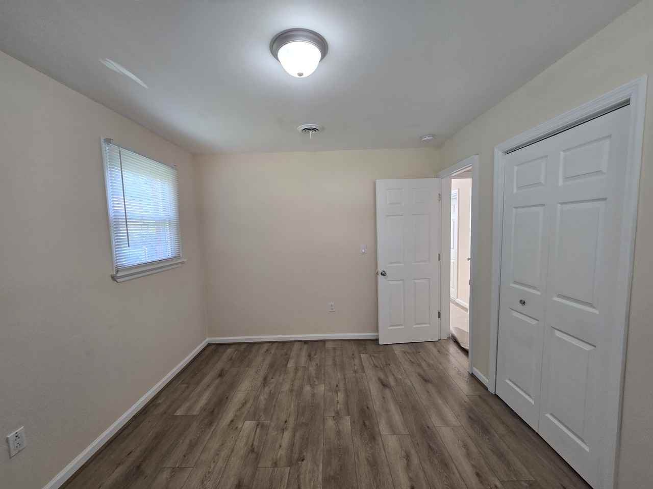 1802 Sussex St - Photo 6 of 27