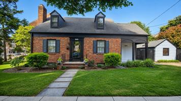 featured image of 840 S Wayne St