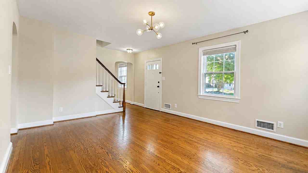 840 S Wayne St - Photo 7 of 35