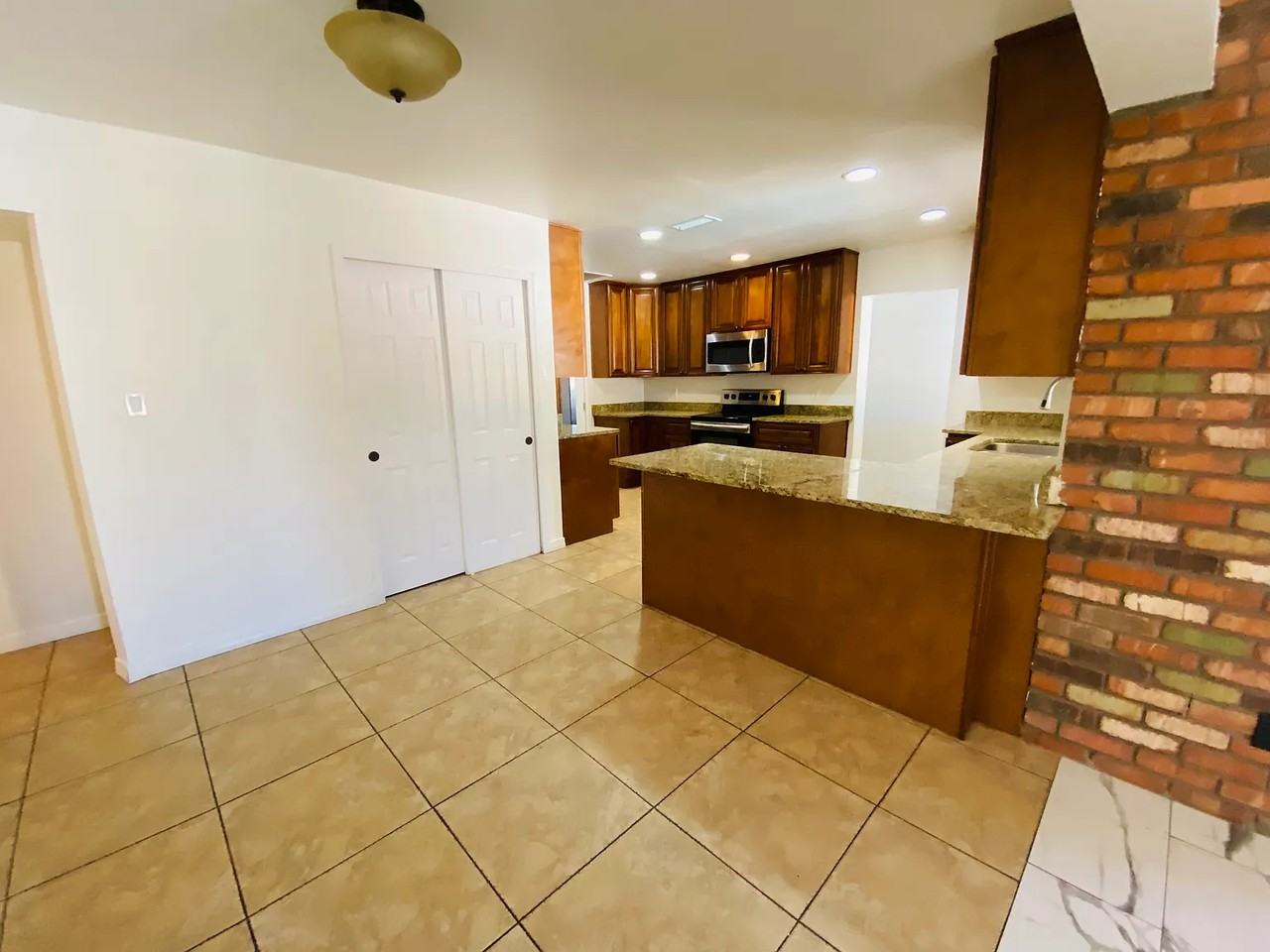 1418 E Williams St - Photo 4 of 10