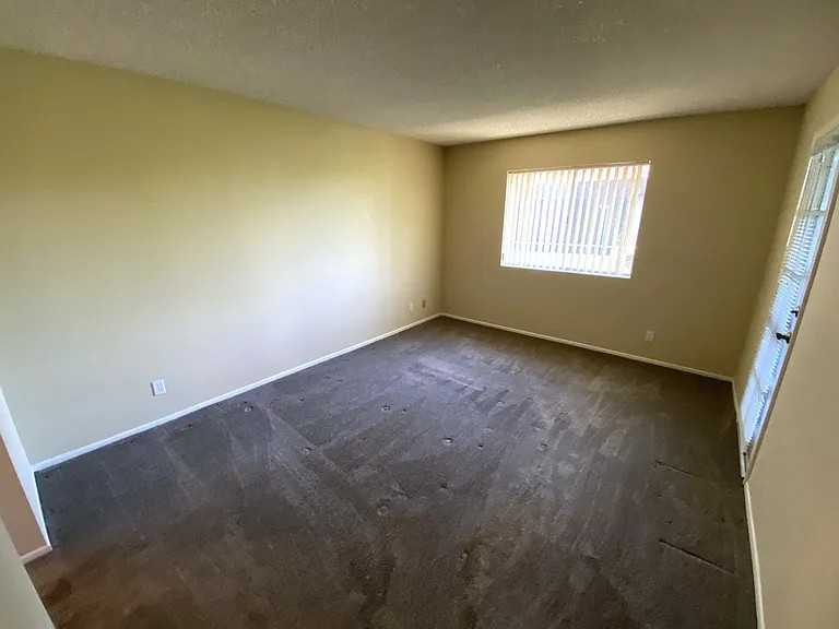 4050 E Cactus Rd #204 - Photo 4 of 6