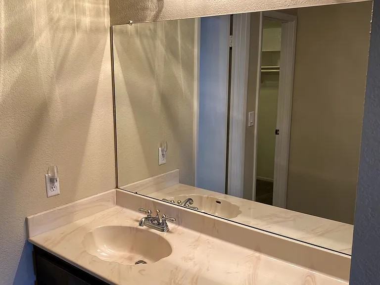 4050 E Cactus Rd #204 - Photo 6 of 6