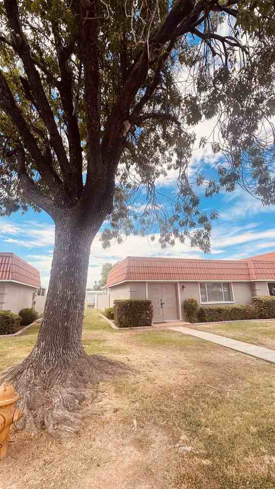 8229 E Vista Dr - Photo 2 of 16