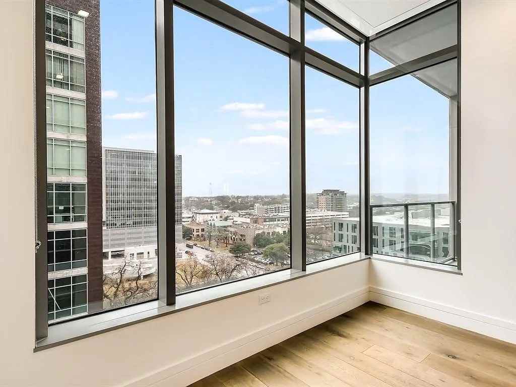 501 West Ave #1102 - Photo 3 of 31