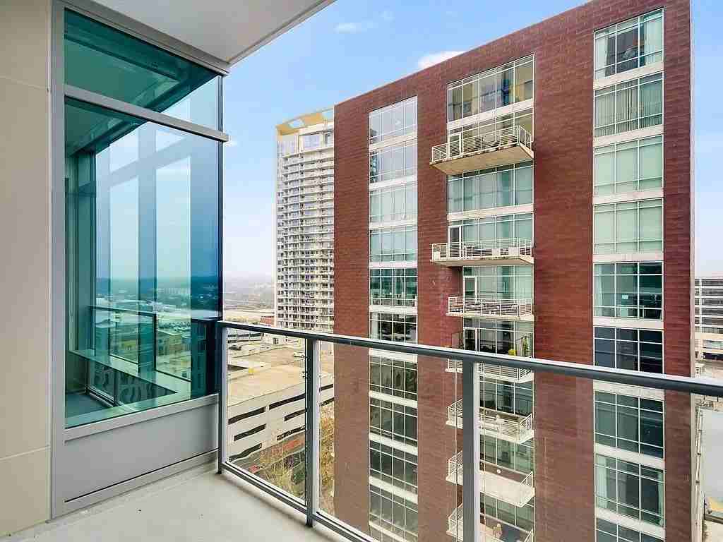 501 West Ave #1102 - Photo 6 of 31