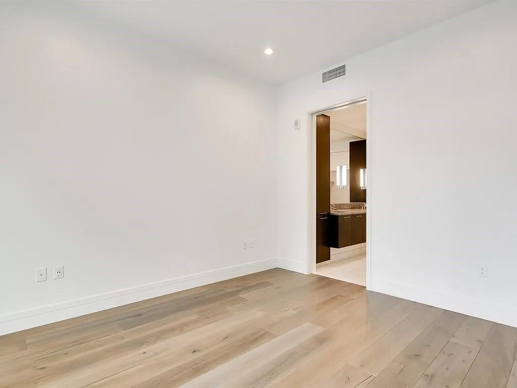 501 West Ave #1102 - Photo 7 of 31