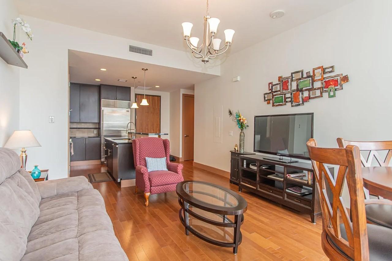 610 E Market St #2606 - Photo 3 of 17