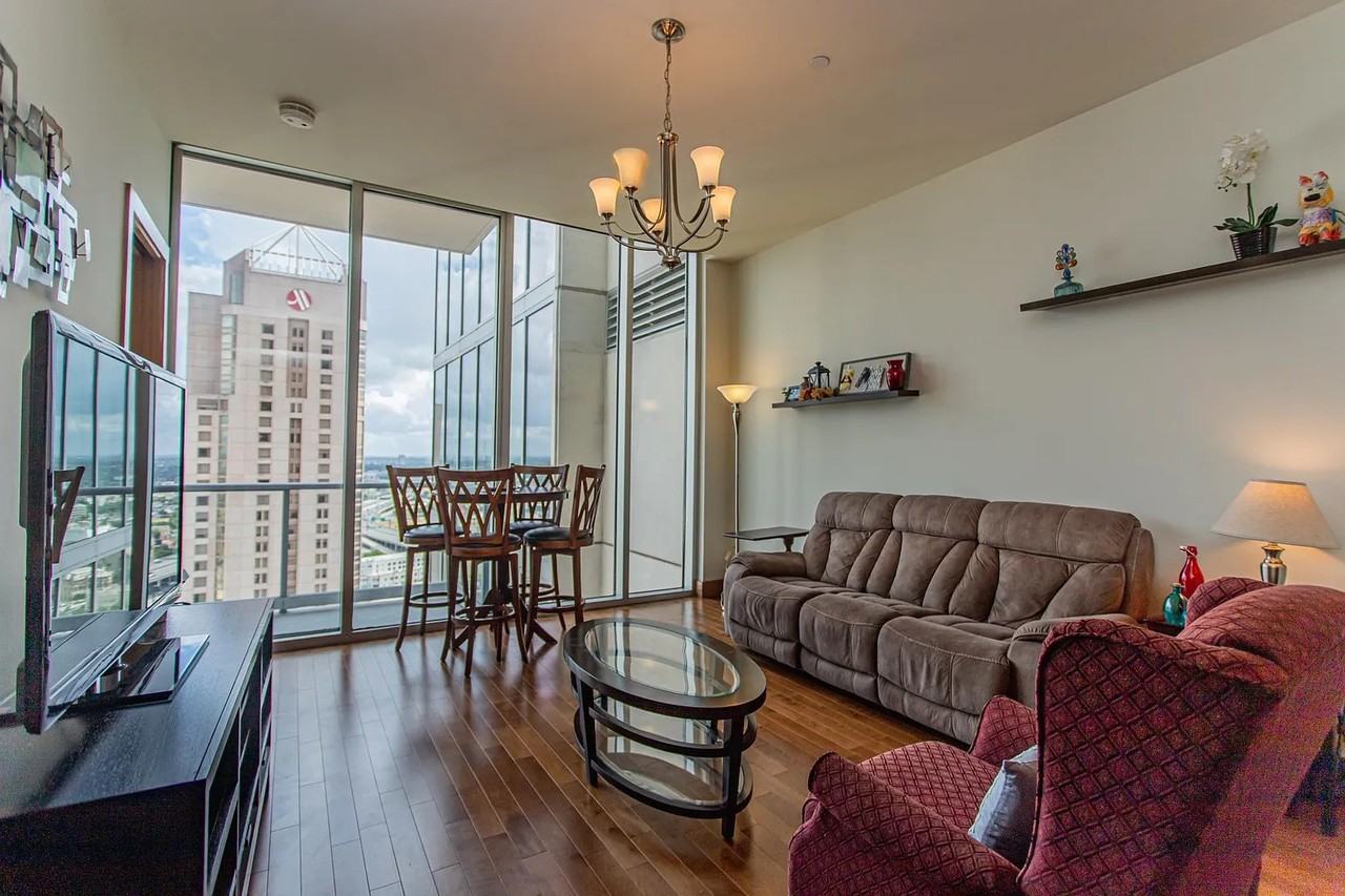 610 E Market St #2606 - Photo 4 of 17