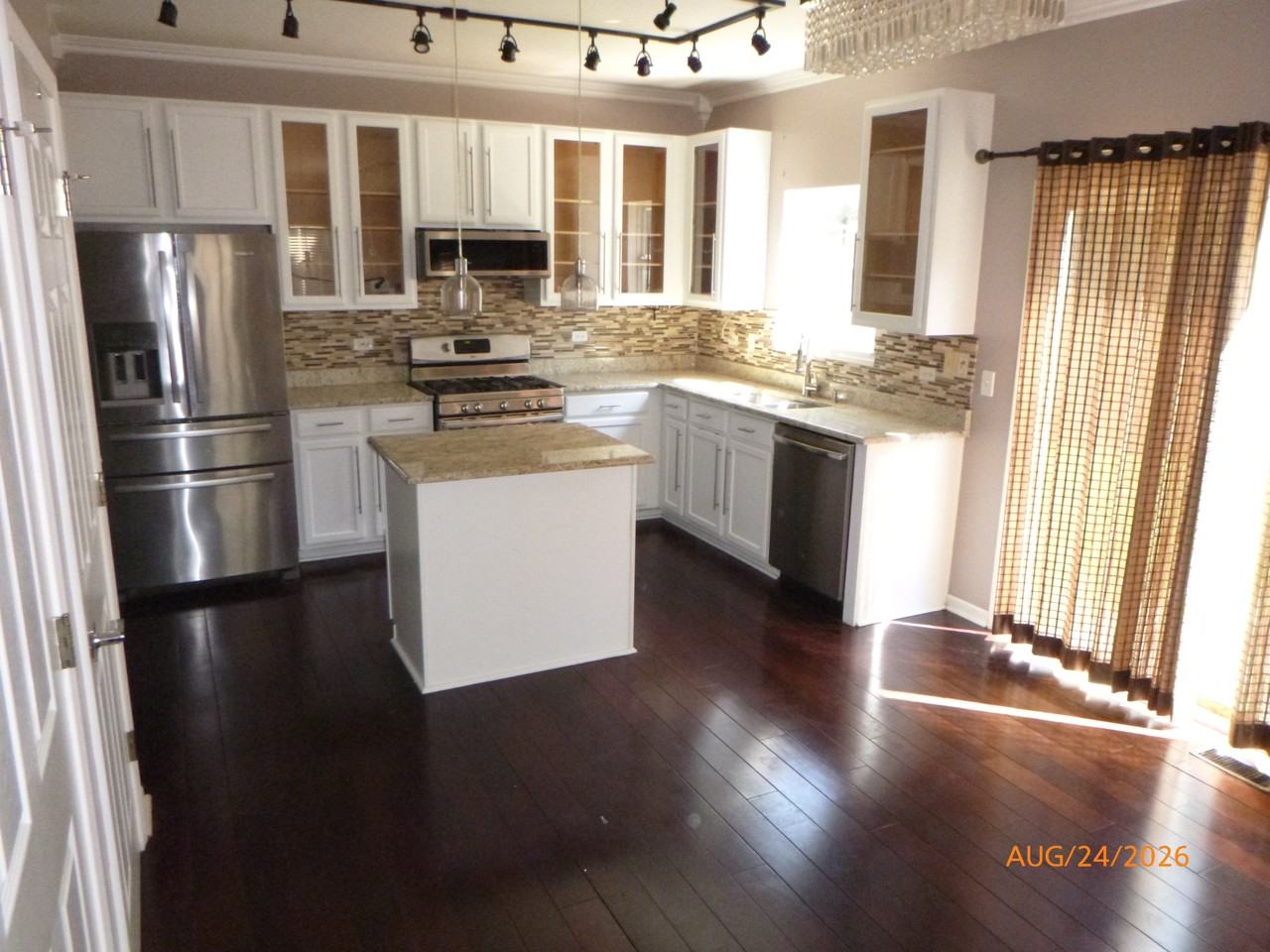3817 Baybrook Dr - Photo 5 of 16