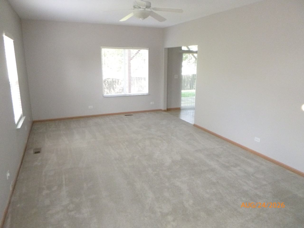 1624 Fredericksburg Ln - Photo 4 of 12