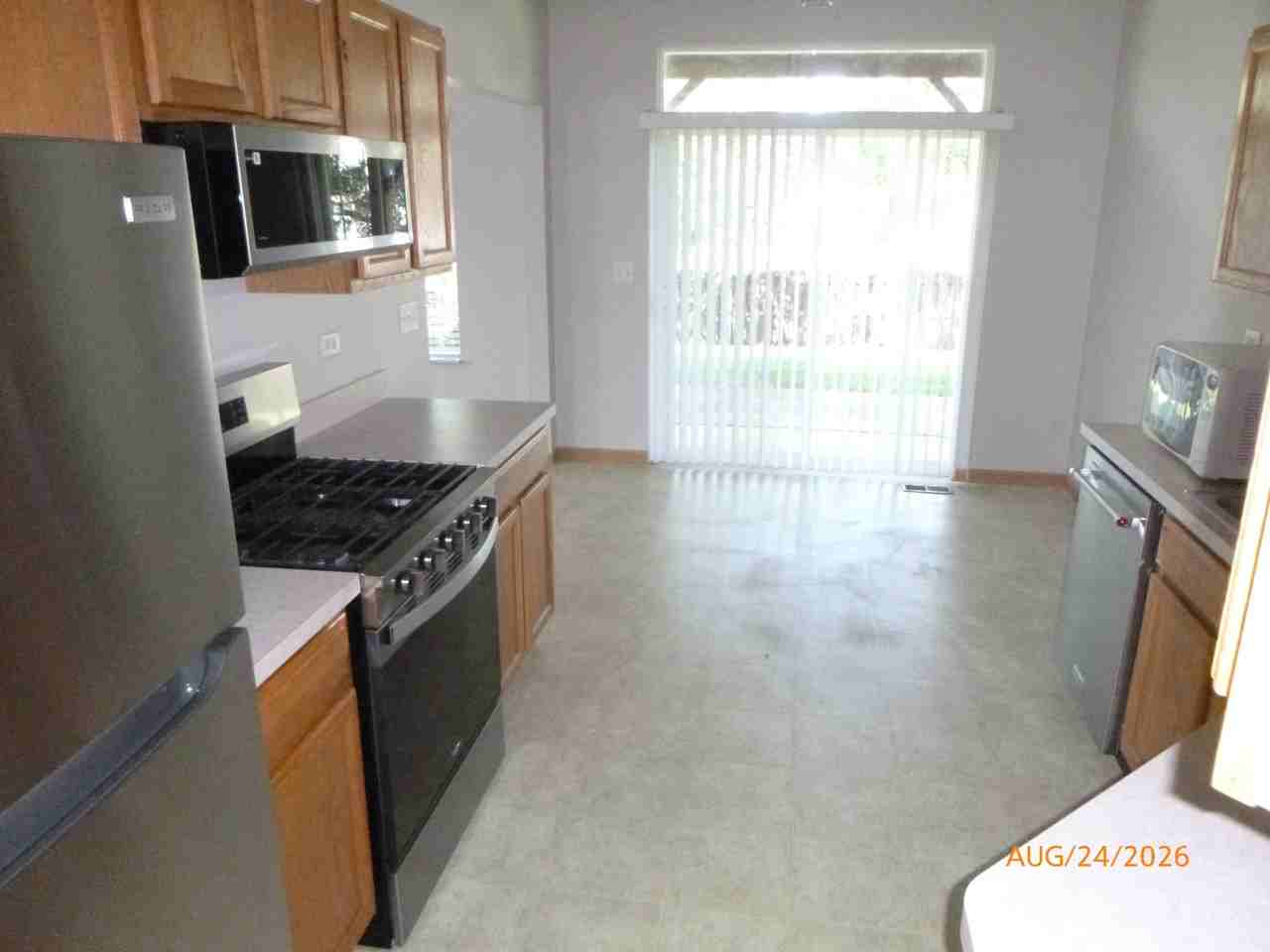 1624 Fredericksburg Ln - Photo 5 of 12
