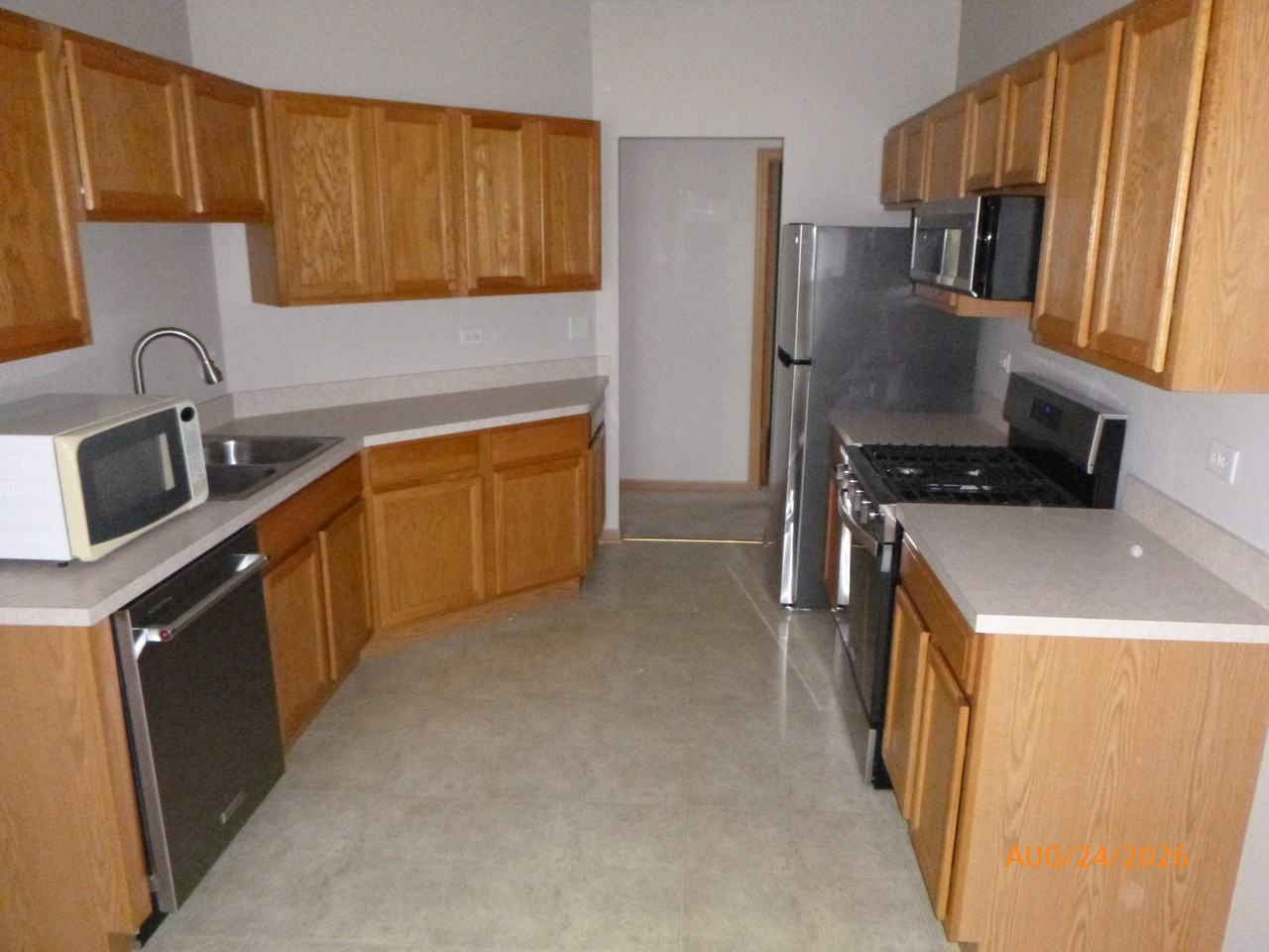 1624 Fredericksburg Ln - Photo 6 of 12