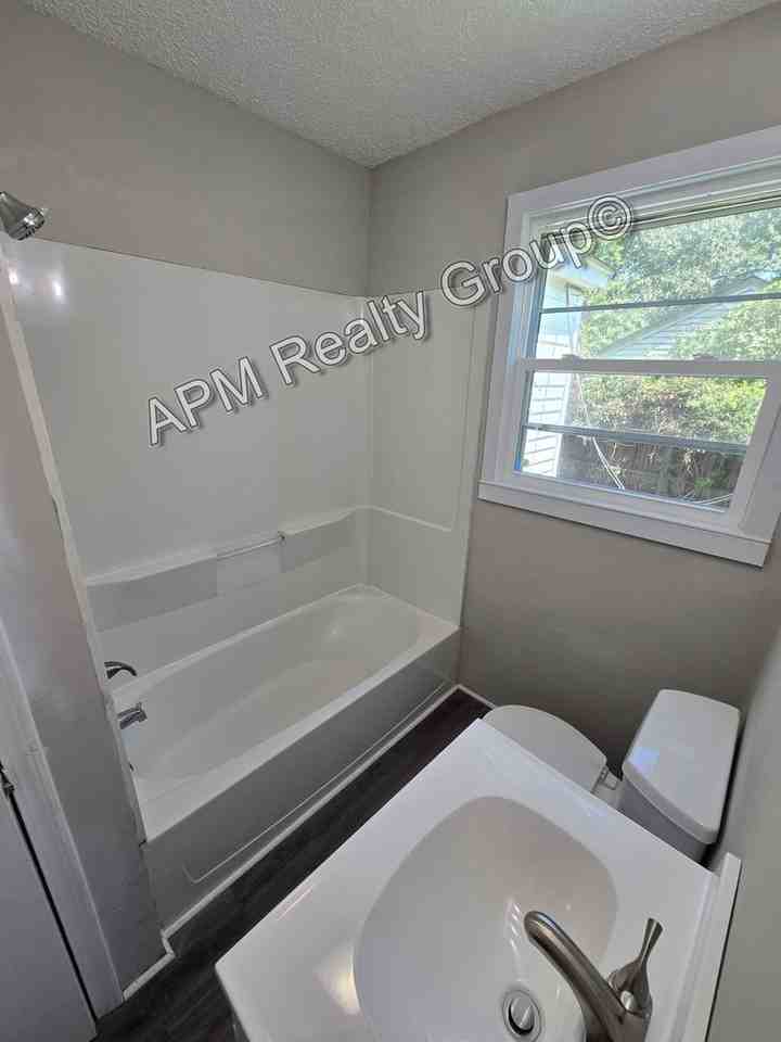 1010 Denny Rd - Photo 4 of 12