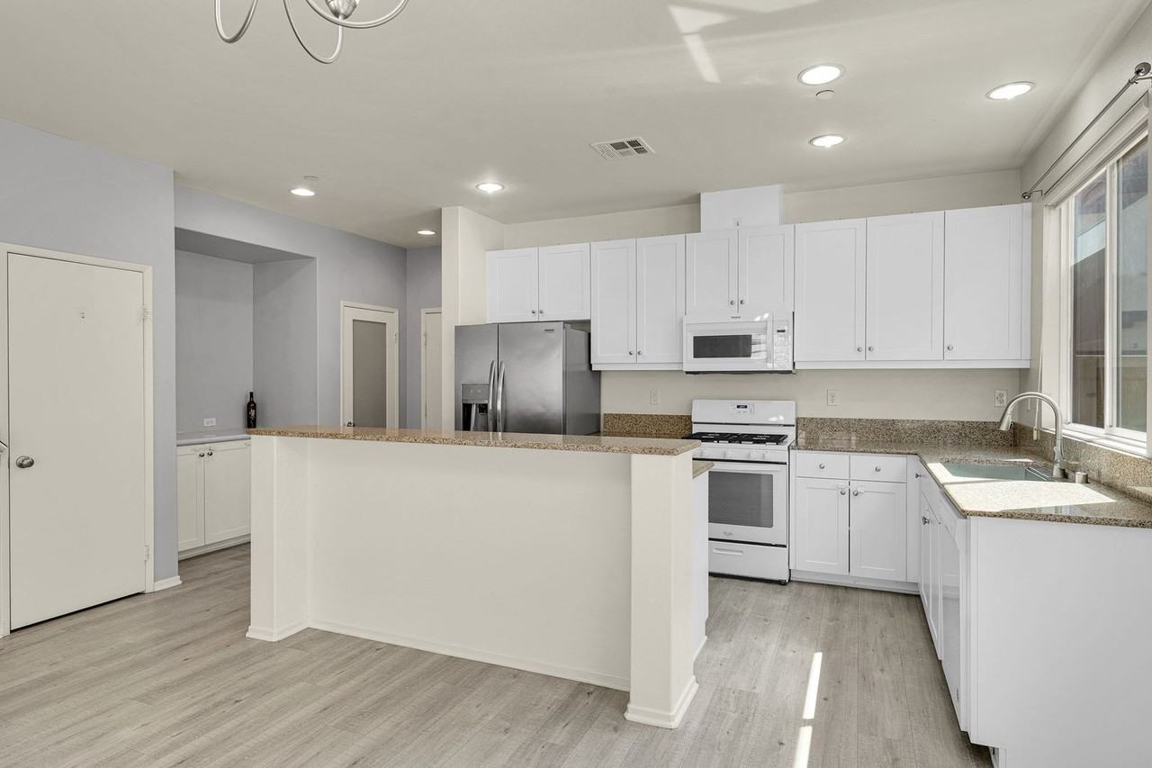 1704 Cal Orchid Pl #3 - Photo 6 of 33