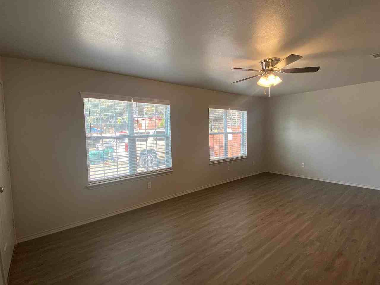 415 E 4Th Ave - Photo 4 of 45