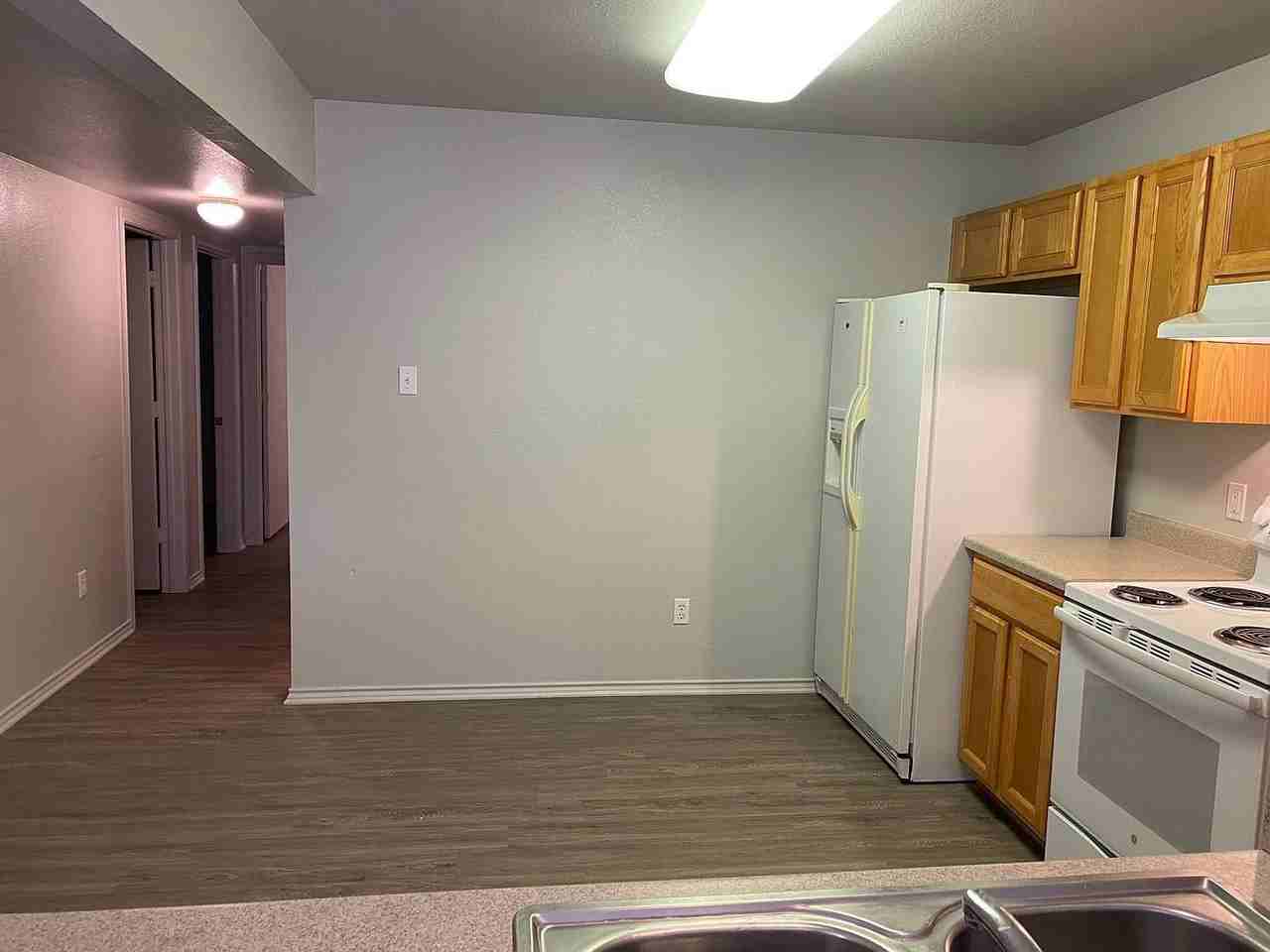 415 E 4Th Ave - Photo 5 of 45