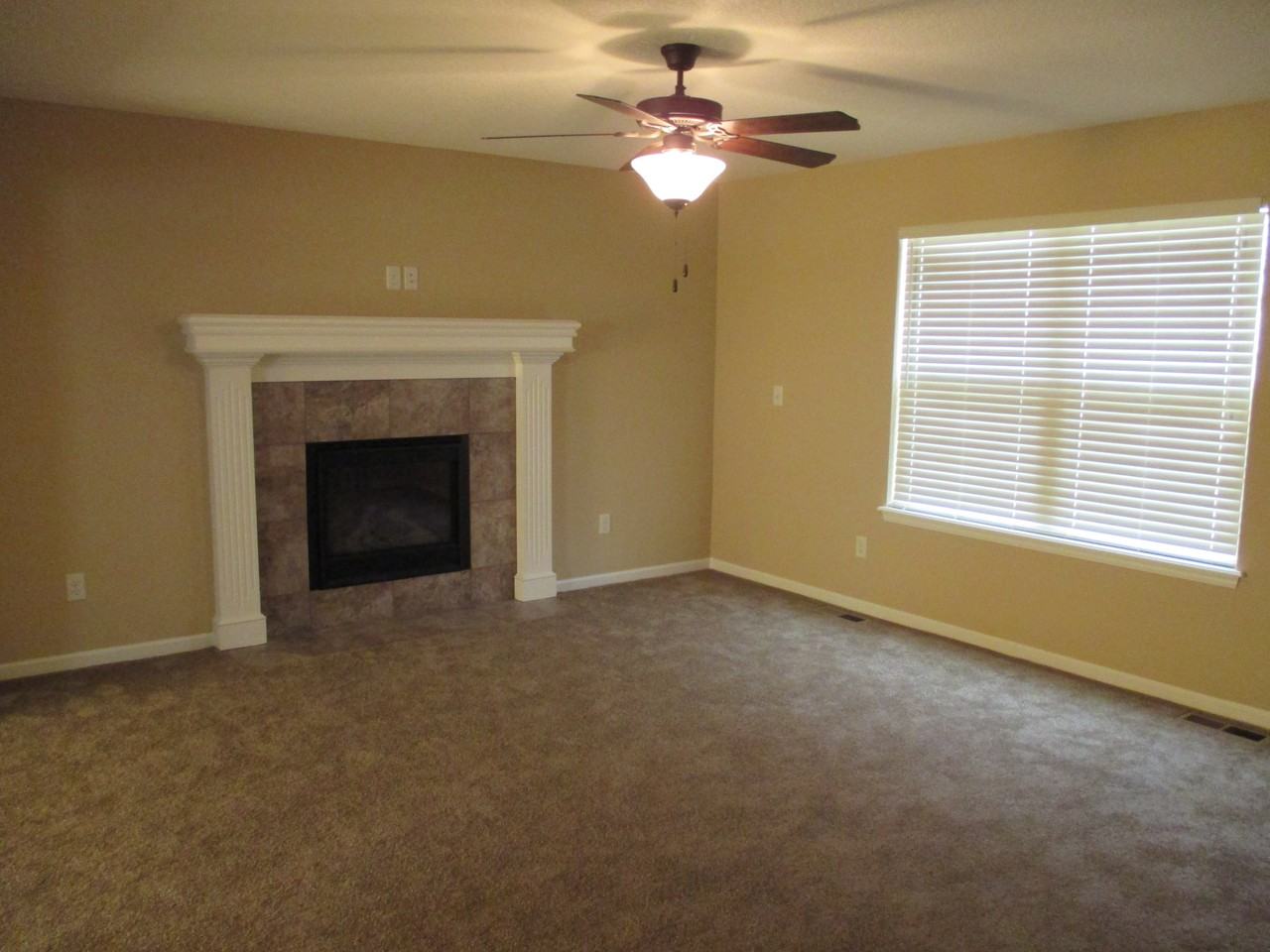 302 Golfview Dr - Photo 3 of 22