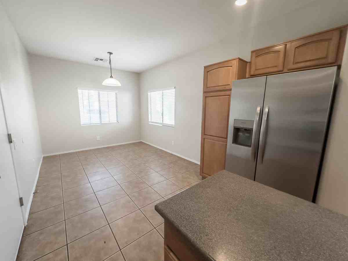 5239 W Glass Ln - Photo 5 of 20