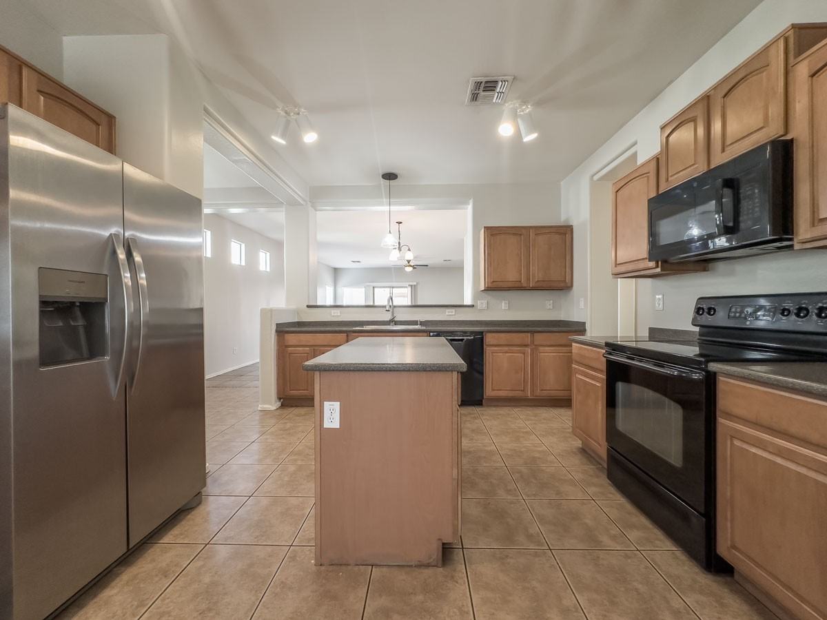 5239 W Glass Ln - Photo 6 of 20