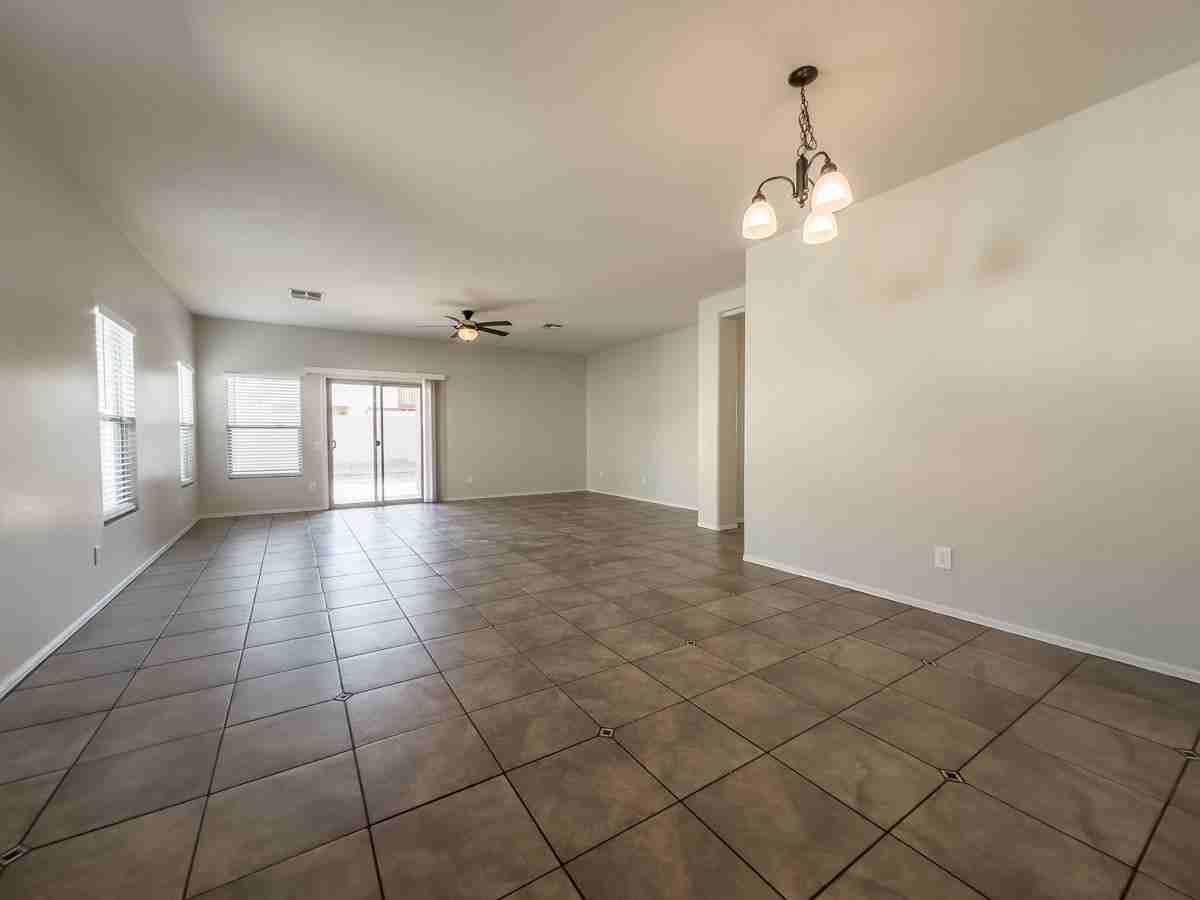 5239 W Glass Ln - Photo 7 of 20