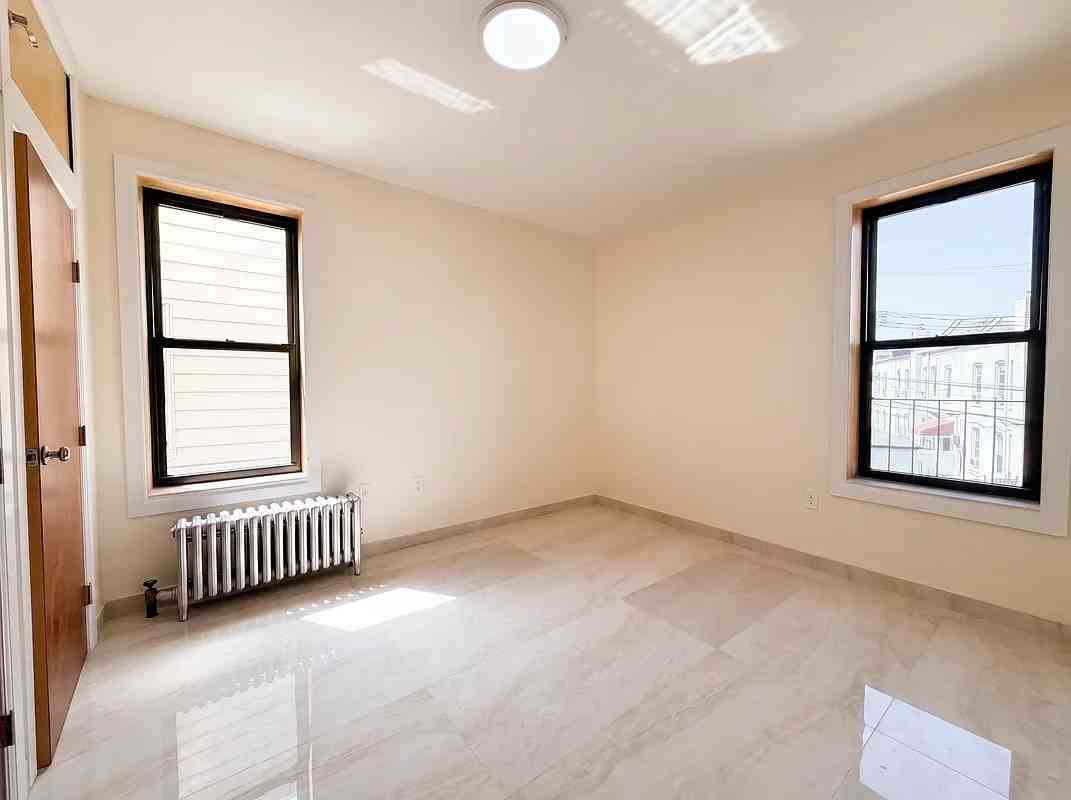 1602 E 43rd St - Photo 5 of 7