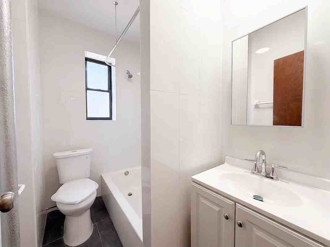 1602 E 43rd St - Photo 7 of 7