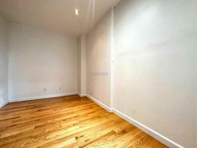 953 Columbus Ave - Photo 2 of 8