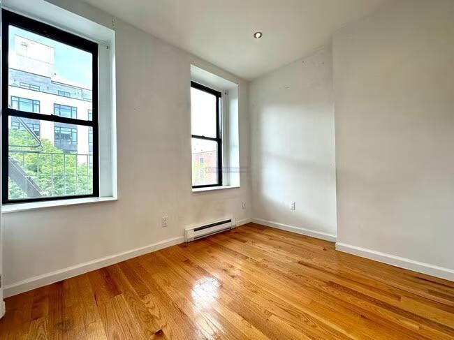 953 Columbus Ave - Photo 5 of 8