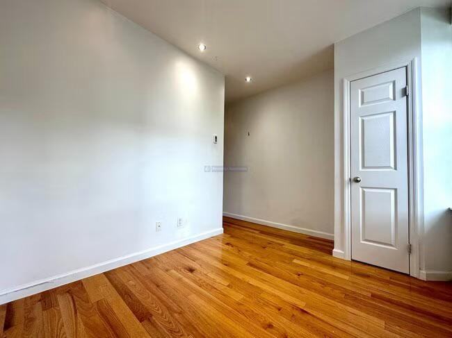 953 Columbus Ave - Photo 7 of 8