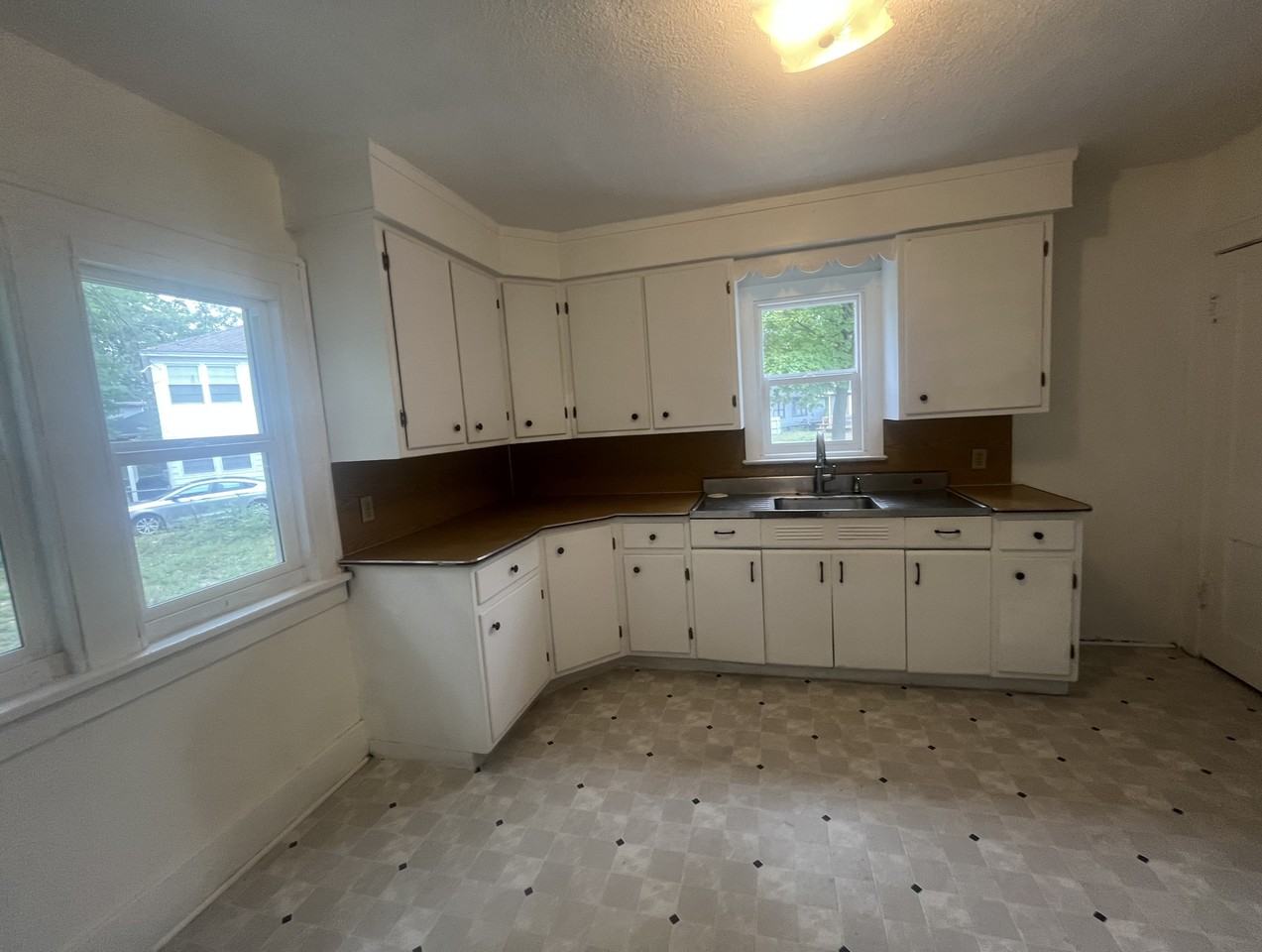 3017 Merriam St - Photo 5 of 11