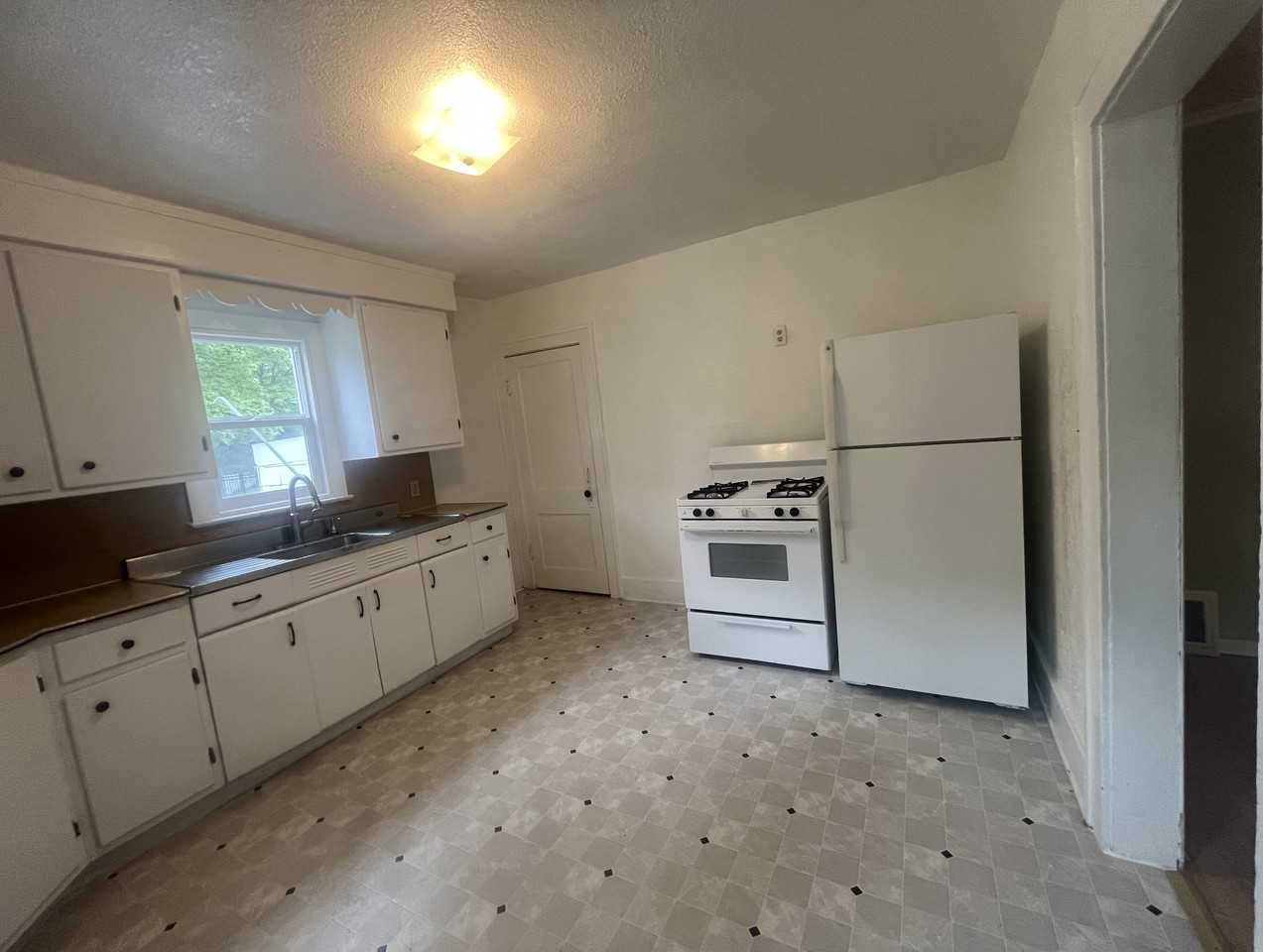3017 Merriam St - Photo 6 of 11