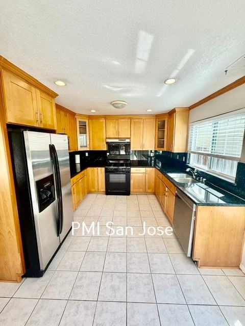 473 Crosslees Dr - Photo 3 of 14