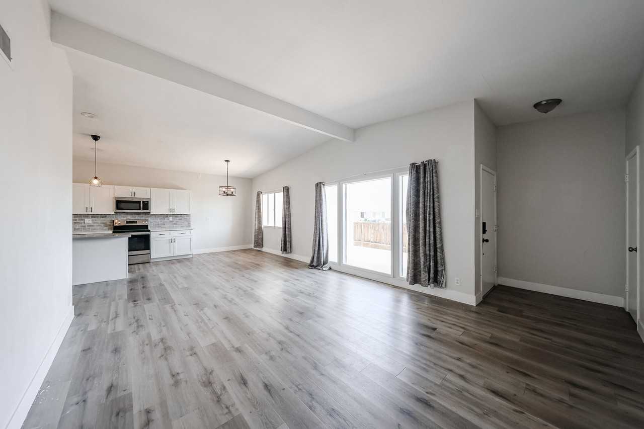 2110 W Greenbriar Dr - Photo 4 of 50