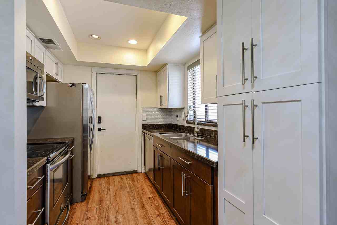 2548 W Canyon Crest Cir - Photo 3 of 32