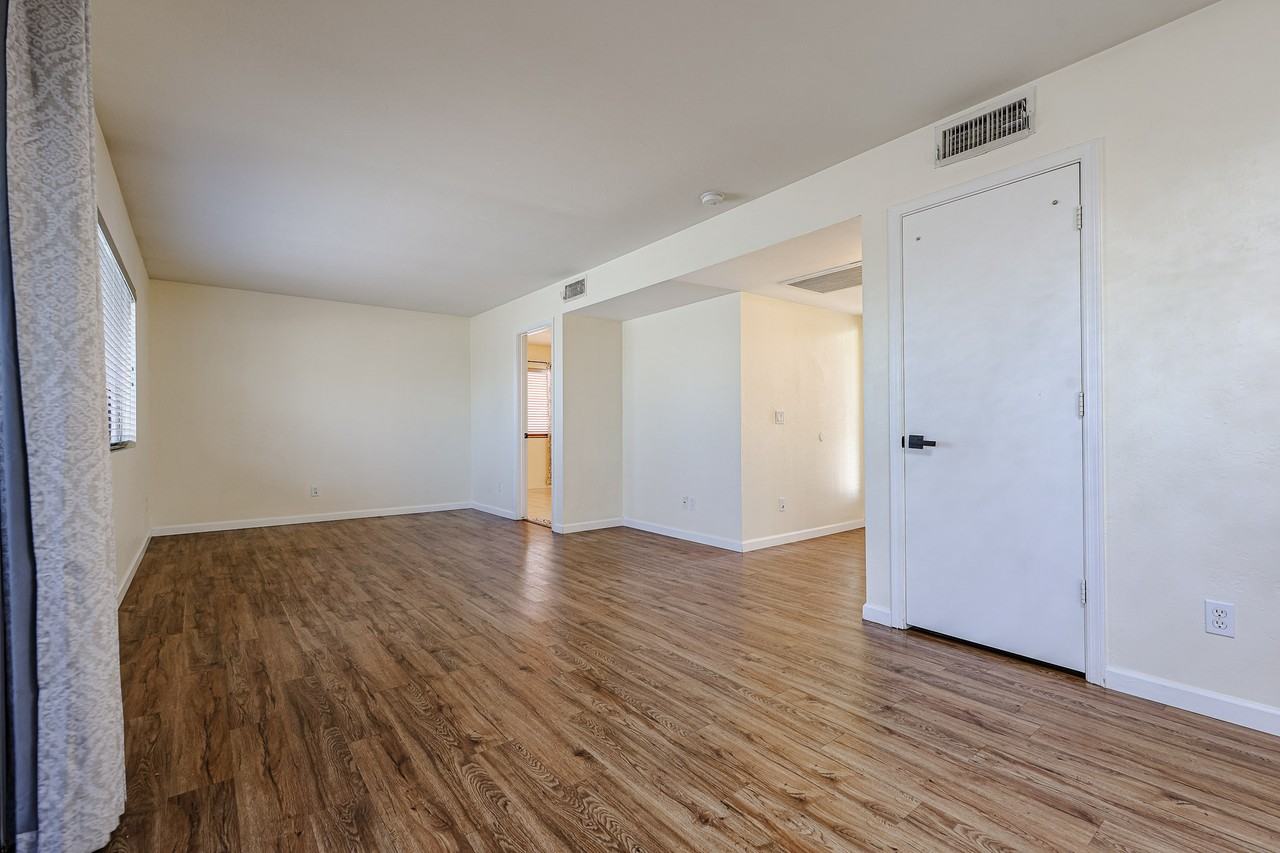 2548 W Canyon Crest Cir - Photo 6 of 32