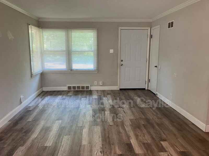 10072 Ashbrook Dr - Photo 2 of 10